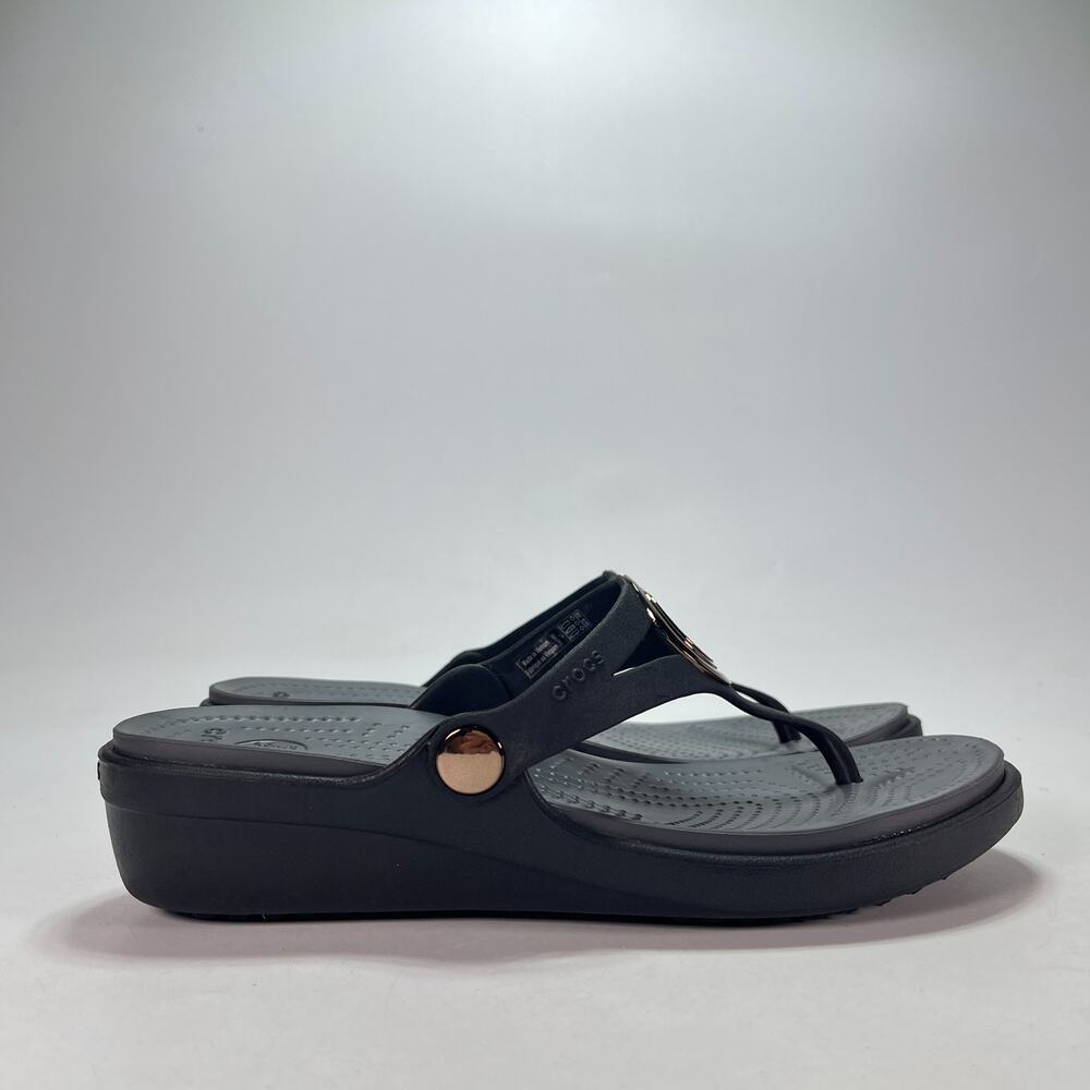 Crocs Sanrah Black Circle Slip On Casual Wedge Flip Flop Sandals Women's Size 7